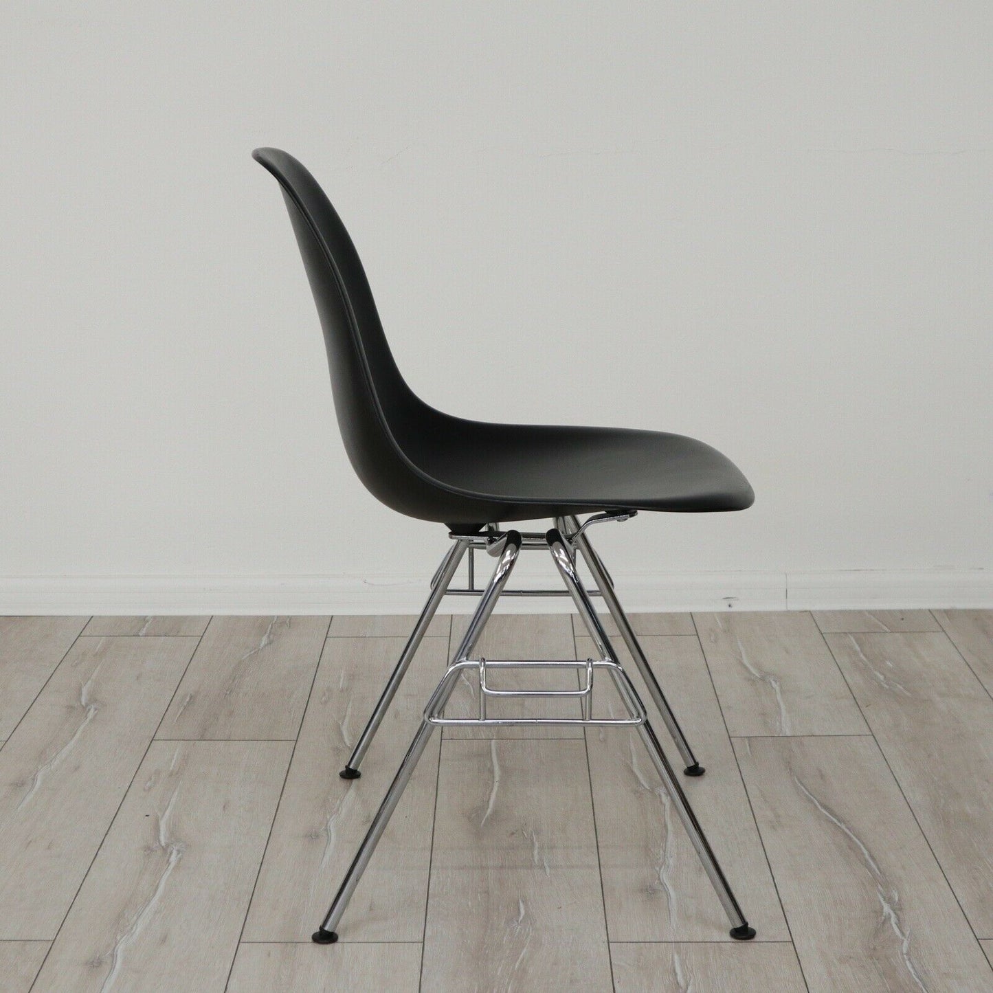 Vitra Eames Plastic Side Chair DSS-N