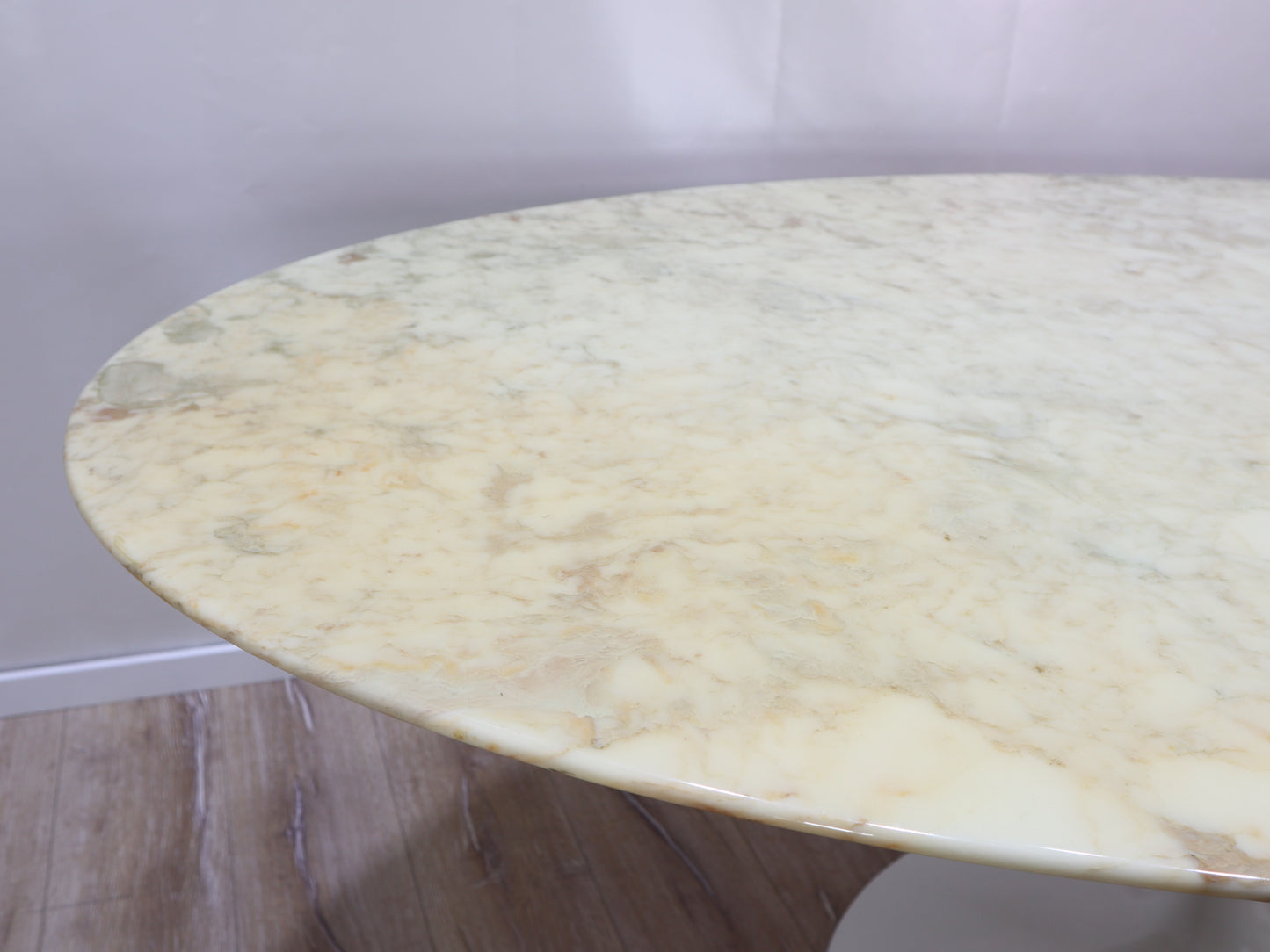 Knoll International Saarinen marble table